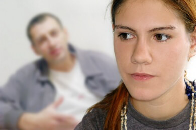 Eltern in der Krise: Was tun, wenn das eigene Kind die falschen Freunde hat?