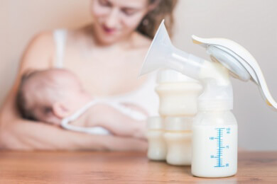 Frühchen profitieren von Muttermilch: das Gehirn wächst schneller