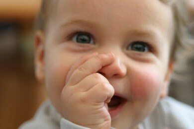 Senkt kindliches Daumenlutschen das Risiko auf Allergien?