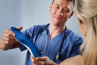 Trendige Einlegesohlen im Laufschuh: Was halten Sportwissenschaftler davon?