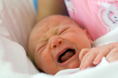Babys weinen in ihrer Muttersprache
