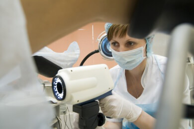 Pränataldiagnostik für Schwangere: Künftig könnte ein einfacher Abstrich genügen