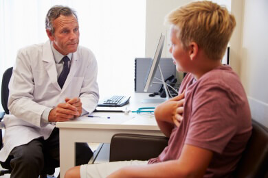 J1 ist vielen Eltern nicht bekannt: Nur wenige Jugendliche nutzen die Jugendgesundheitsuntersuchung