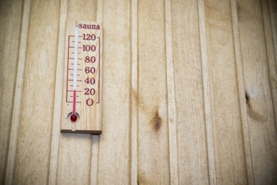 Mit Bluthochdruck in die Sauna? Unter ärztlicher Betreuung ist das sogar gesund