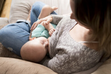 Muttermilch hilft beim Aufbau der Baby-Darmflora