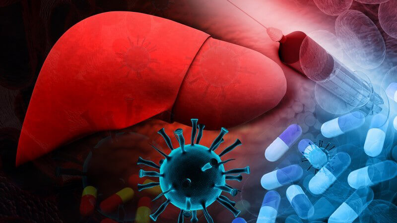 3-D-Grafik mit rot-leuchtender Leber neben Hepatitis-Virus, Tabletten (Kapseln) und Spritze