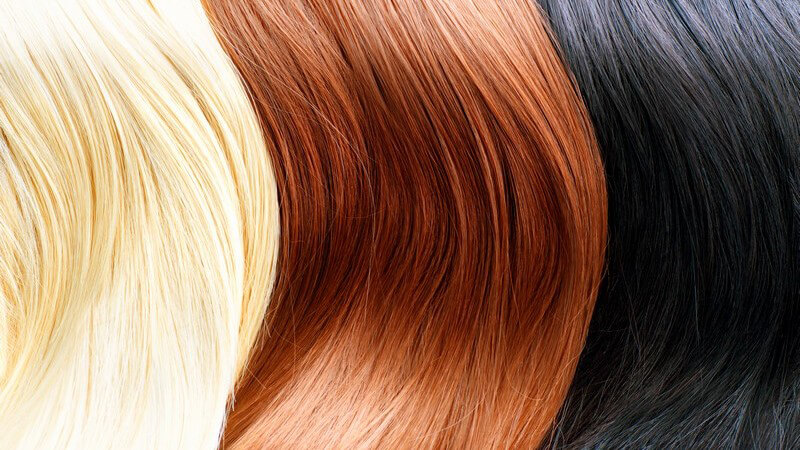 Haarfarbenpalette mit blonden, braunen und schwarzen Haaren
