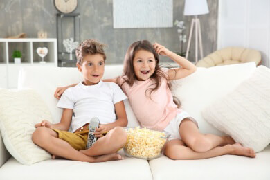 TV-Werbung für ungesunde Lebensmittel: Kinder steigern danach ihren Konsum