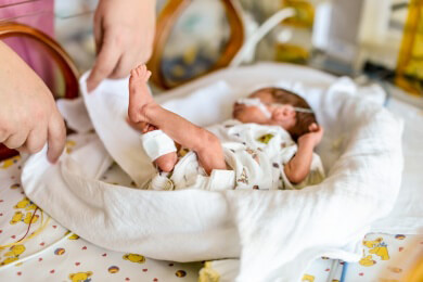 Frühgeborene im Familienzimmer: Höhere Stillquote und niedrigeres Sepsis-Risiko