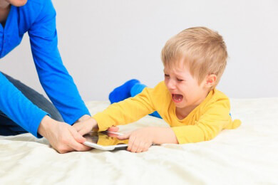 Smartphone, Tablet und TV führen zu Entwicklungsdefiziten bei Kindern im Vorschulalter