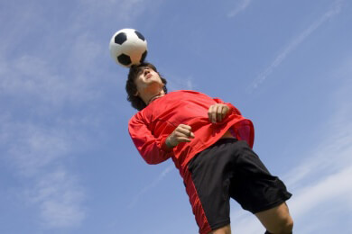 ALS als Sportlerkrankheit? Studie zeigt häufigeres und frühes Auftreten bei Fußballern