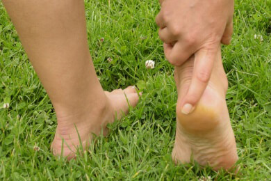 Hornhaut ist gesund und stört die Empfindlichkeit der Füße nicht