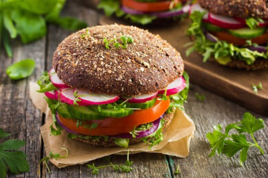 Leben Vegetarier wirklich gesünder? Studie ermittelt weniger Herzinfarkte, aber mehr Schlaganfälle