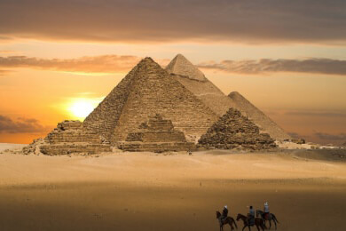 Pyramiden und Musik gehören zusammen