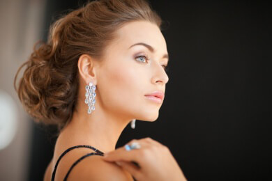 Sexualhormon Estradiol macht Frauen attraktiver