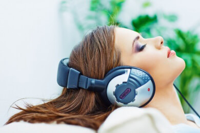 Zu lange und zu laute Musik aus Kopfhörern ist Gift fürs Gehör