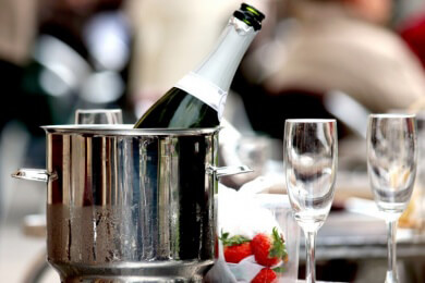 Champagner aus dem Jahr 1825, der älteste der Welt, wurde verkostet