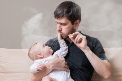 Gefahr für Babys durch passives Rauchen