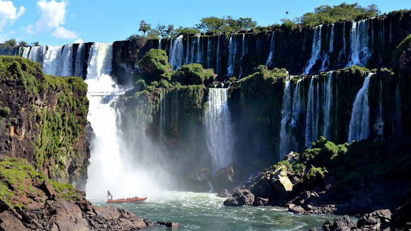 Die Iguazú-Wasserfälle zwischen Argentinien und Brasilien