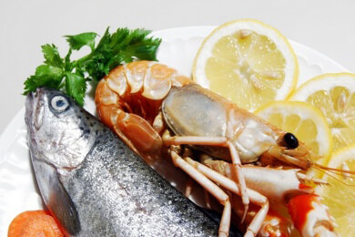 Fischgräte im Hals: Was tun?