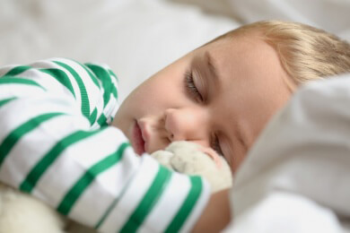 Auch Kinderrücken wollen gesund liegen - Naturlatexmatratzen helfen und schützen dabei