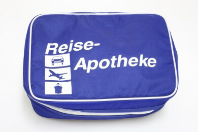 Für Kinder den Sonnenschutz in der Reiseapotheke nicht vergessen