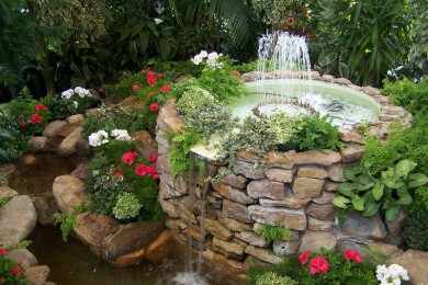 Mit hochwertigen Naturprodukten den Garten verschönern