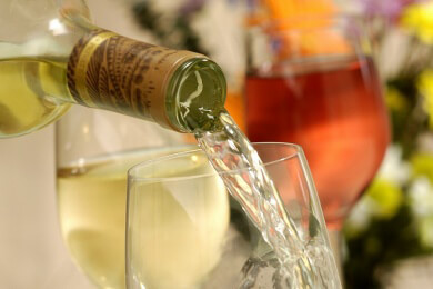 Zu Fischgerichten trinkt man Weißwein und keinen Rotwein, warum?