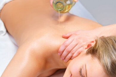 Mehr als nur angenehm - die beachtliche Wirkung von Massageölen