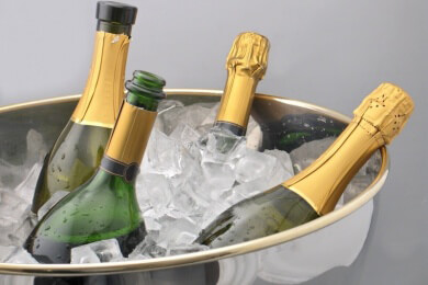 Besonderes Weihnachtsgeschenk: Sektflaschen mit selbst gestaltetem Etikett