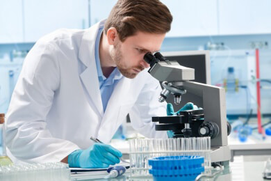 Sachverständige und die Ausbildung im Bereich der DNA-Analysen