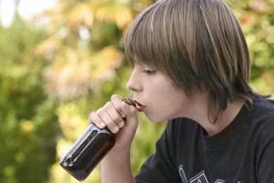 Mädchen trinkfreudiger, aber auch trauriger als Jungen