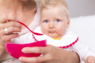 Spätes Zufüttern bei Babys kann Übergewicht vermeiden