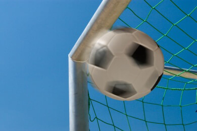 Neuer Eintrag in das Guinnessbuch der Rekorde mit Fußball-Einwurf