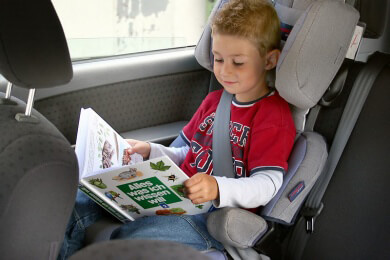 Lesen im Auto kann Übelkeit auslösen