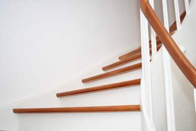 Kostengünstig: Die Treppe selbst renovieren - aber wie?