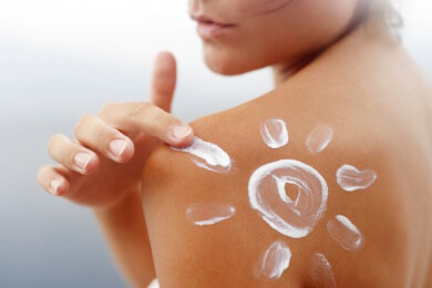 Was ist besser: Physikalische oder chemische Sonnencreme?