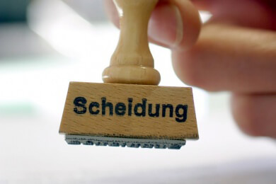 Geld sparen bei der Scheidung - Eheverträge sind die Lösung