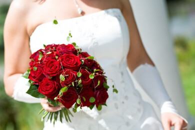 Schwanger vor den Traualtar? Aber ja! Modetipps für die Braut in anderen Umständen