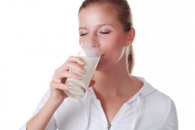 Großmutters Rezept - Milch hilft tatsächlich beim Einschlafen
