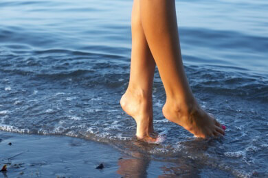Ab an den Strand: Sonne und Salzwasser helfen bei Hautproblemen