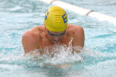 Vor dem Schwimmen darf man ruhig eine Kleinigkeit essen