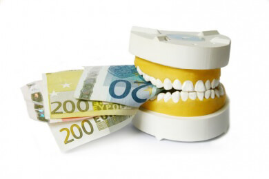 Alle Jahre wieder - Zum Zahnarzt zur Kontrolle und Bonusheft nicht vergessen