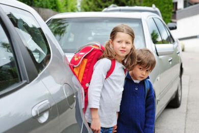 Der Großteil aller Grundschüler wird mit dem Auto zur Schule gebracht