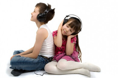 Beim Lernen besser keine Musik hören, weil die Konzentration beeinflusst wird