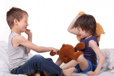 Kindergartenkinder können Meinungsverschiedenheiten untereinander prima alleine klären