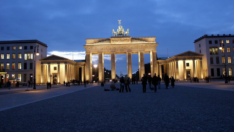 Brandenburger Tor beleuchtet, Berlin am Abend