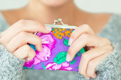 Finanzielle Abhängigkeit kann zu Untreue führen