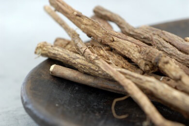 Lakritze und Süßholzwurzeltee sind gesund und ein Extrakt senkt sogar die Leberwerte
