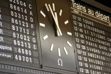 Die Bahnhöfe der Metropole Paris - Reisende sollten die Zeit nutzen, die Glanzbauten zu betrachten